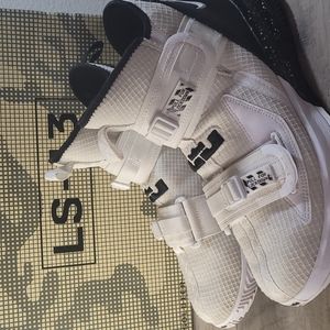 Lebron soldier shoes
